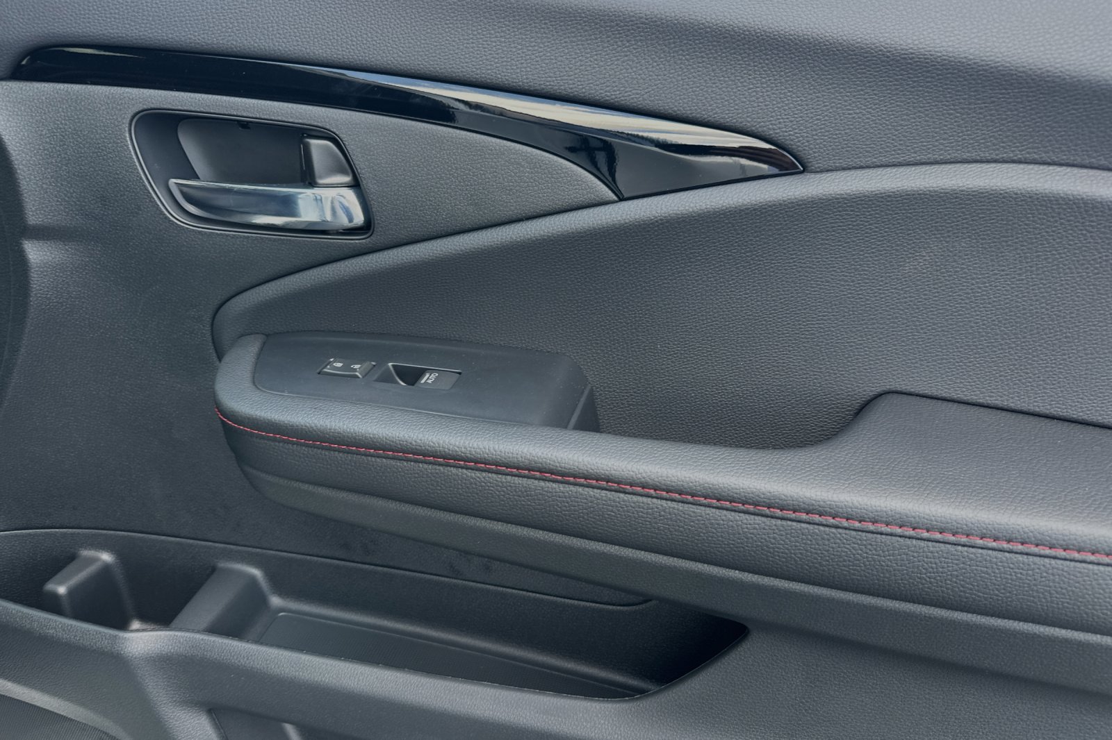 2025 Honda Ridgeline Black Edition photo 16