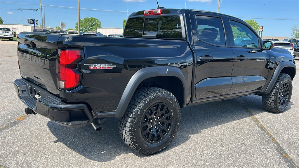 2025 Chevrolet Colorado Trail Boss photo 3
