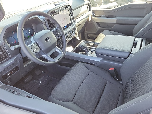 2025 Ford F-150 XLT photo 3