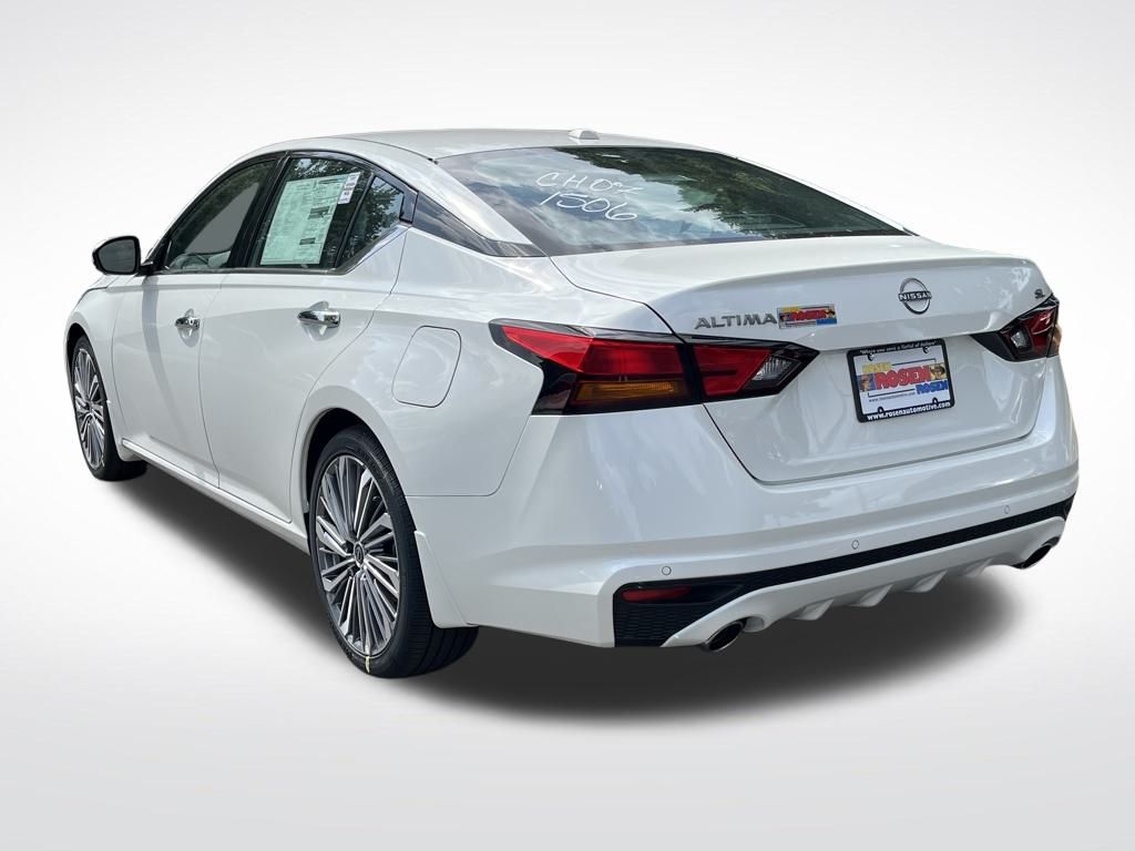 2025 Nissan Altima SL photo 3