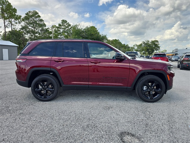 2025 Jeep Grand Cherokee Limited photo 3