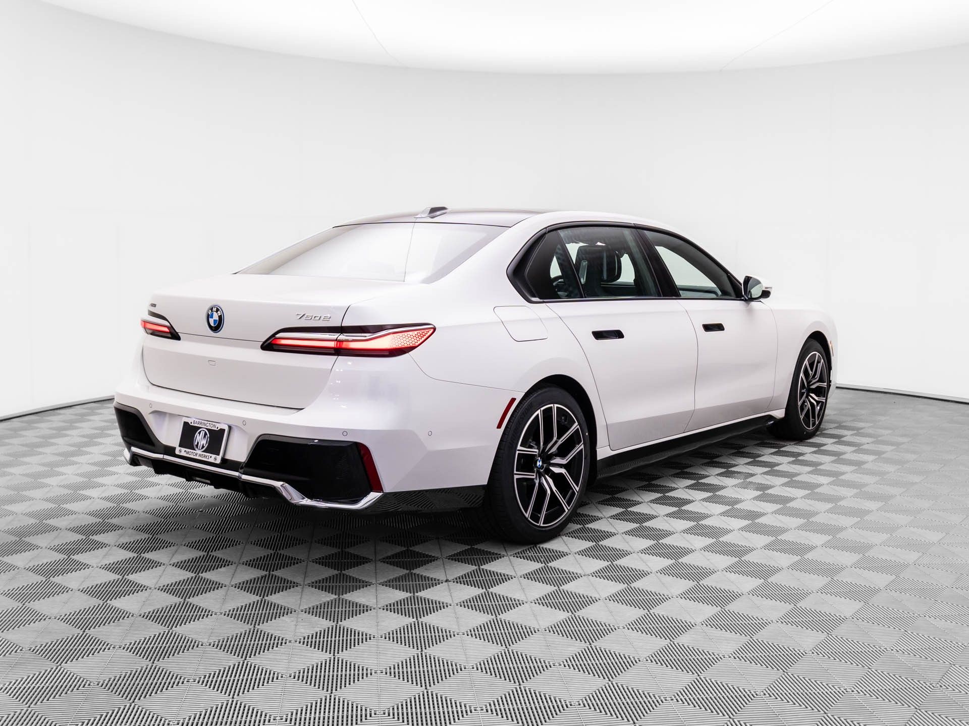 New 2025 Mineral White Metallic BMW 750e xDrive image 6