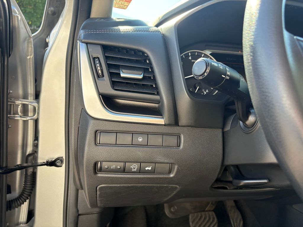 2024 Nissan Rogue SV photo 14