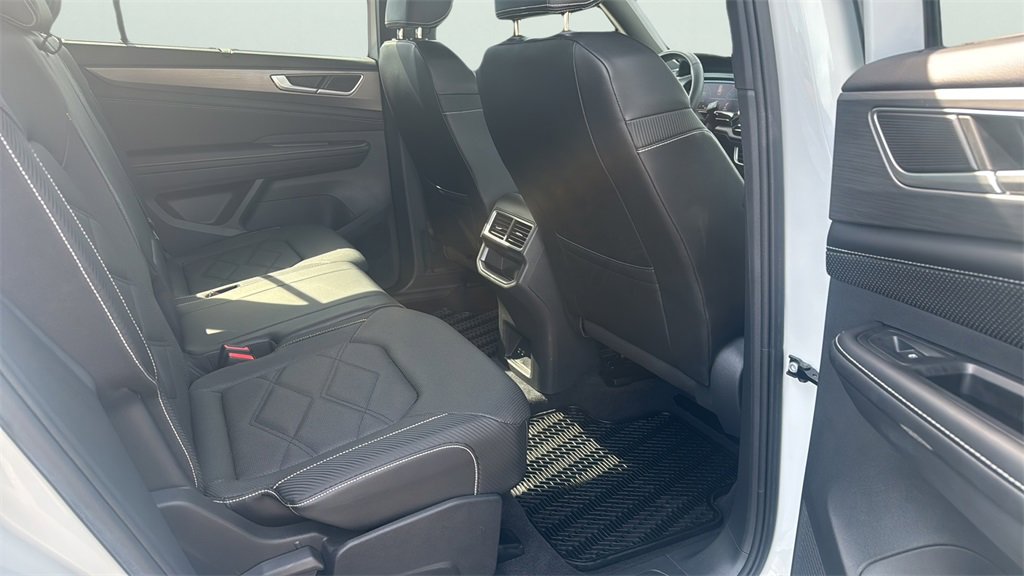 2024 Volkswagen Atlas Cross Sport SE Technology photo 11