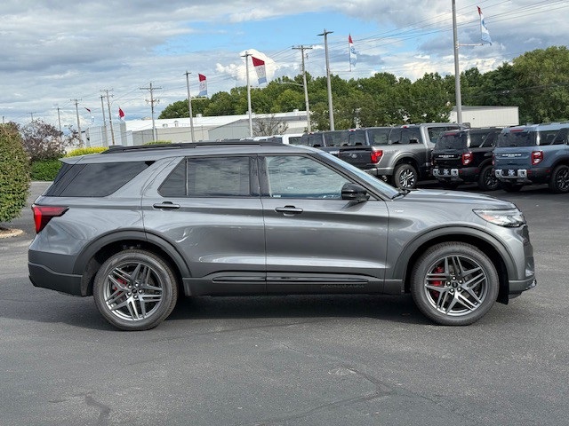 2025 Ford Explorer ST-Line photo 3