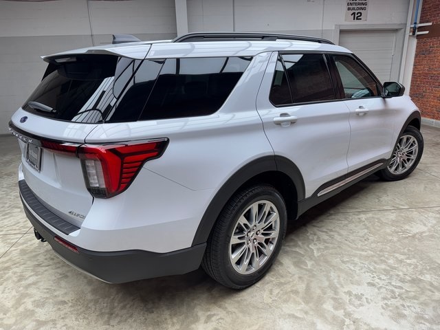 2025 Ford Explorer photo 5
