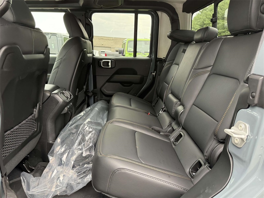 2025 Jeep Gladiator Sport photo 14