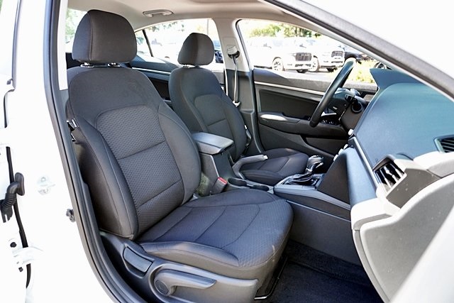 2020 Hyundai Elantra Value Edition photo 11