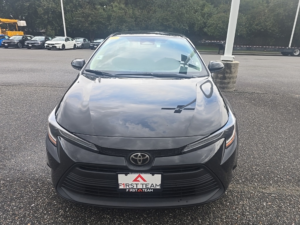 2023 Toyota Corolla LE photo 2
