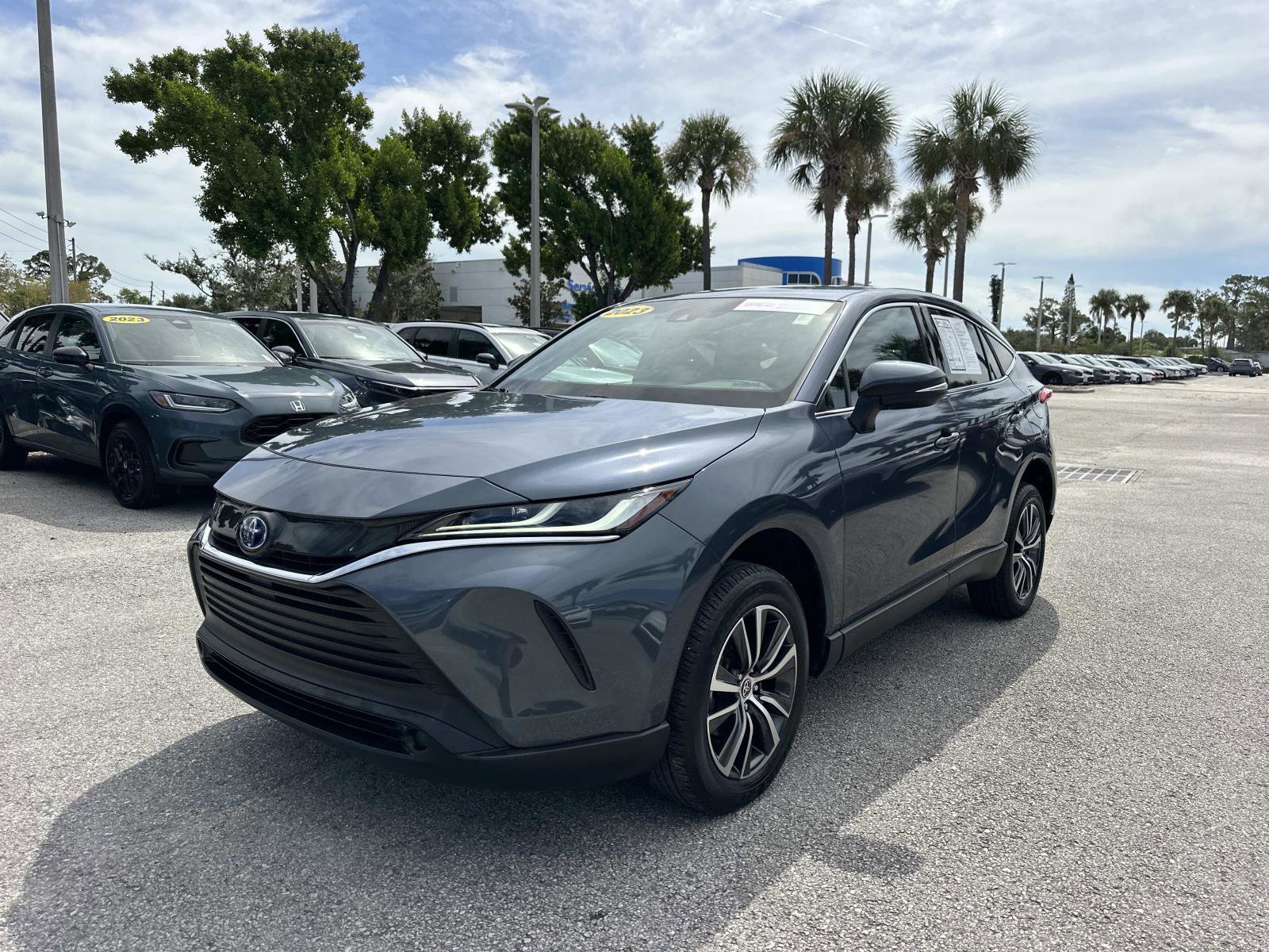 2023 Toyota Venza LE photo 6