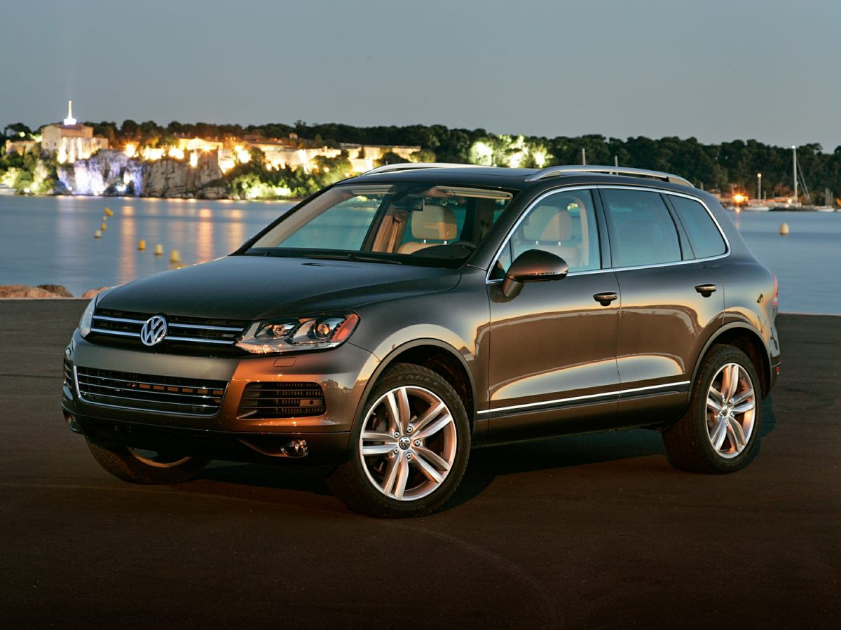 2014 Volkswagen Touareg R-Line's photo