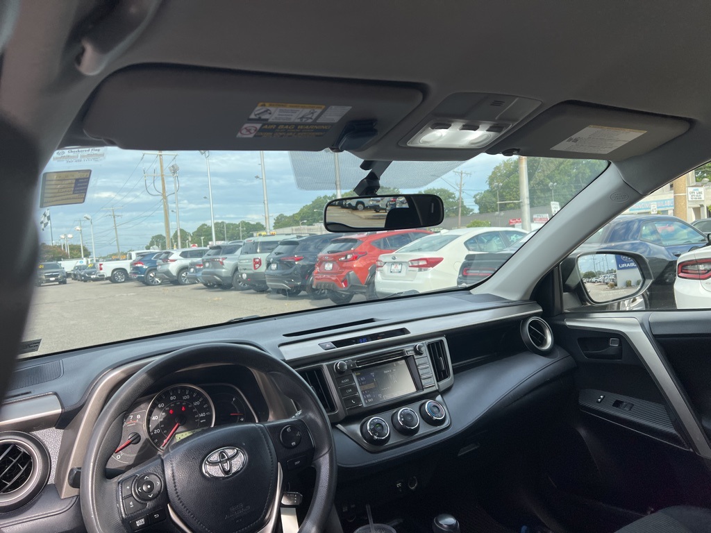 2015 Toyota RAV4 LE photo 10