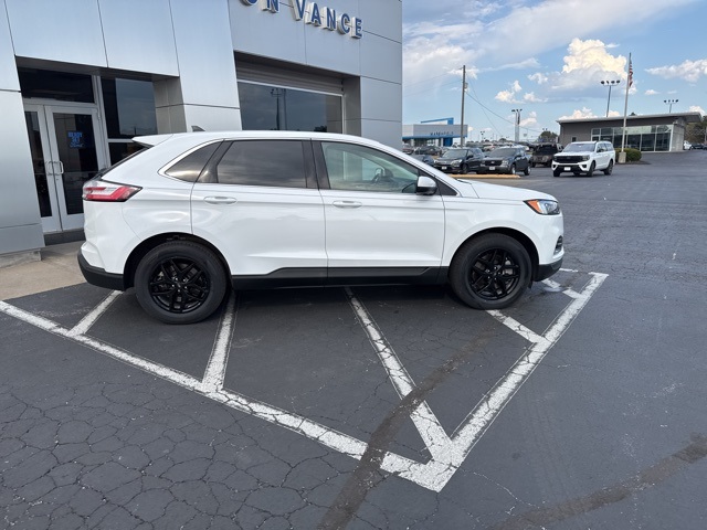 2024 Ford Edge SEL photo 3