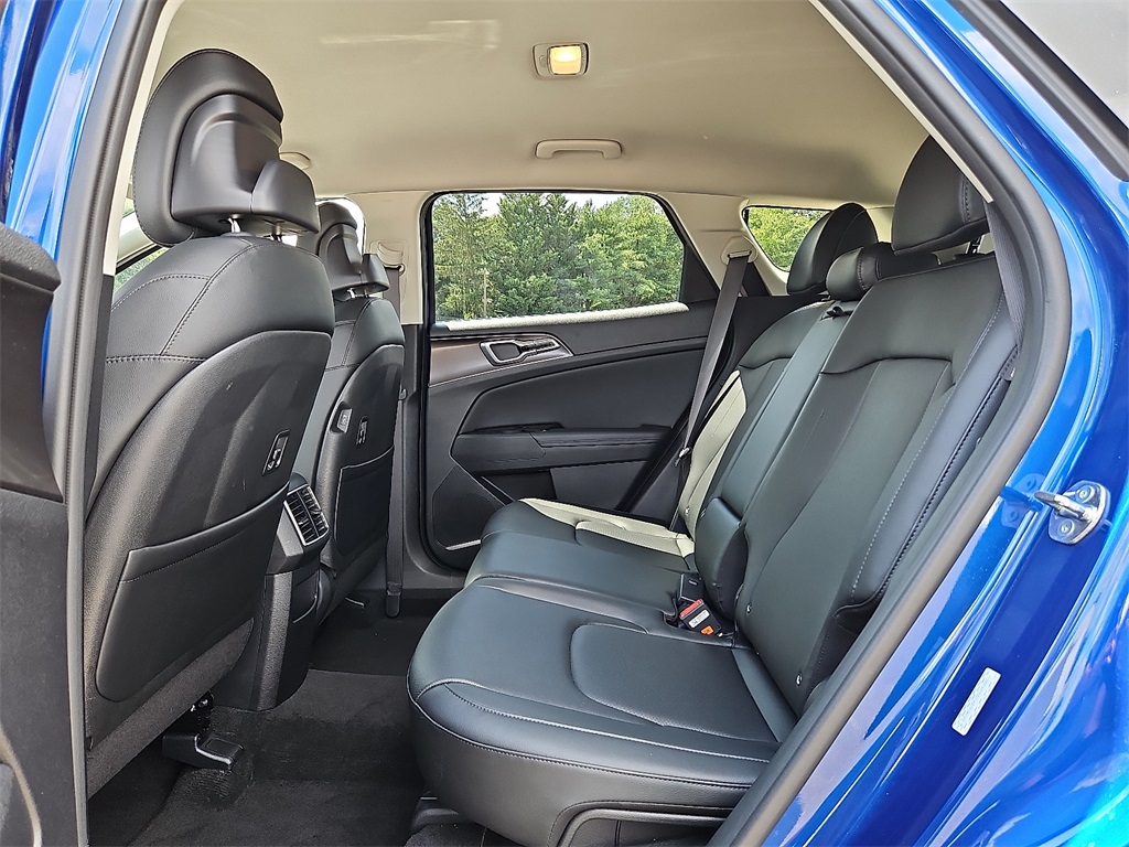 2025 Kia Sportage EX photo 11