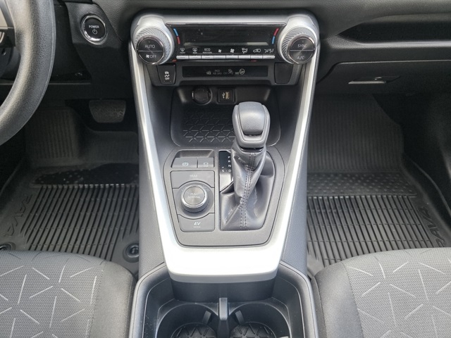 2024 Toyota RAV4 Hybrid XLE photo 18