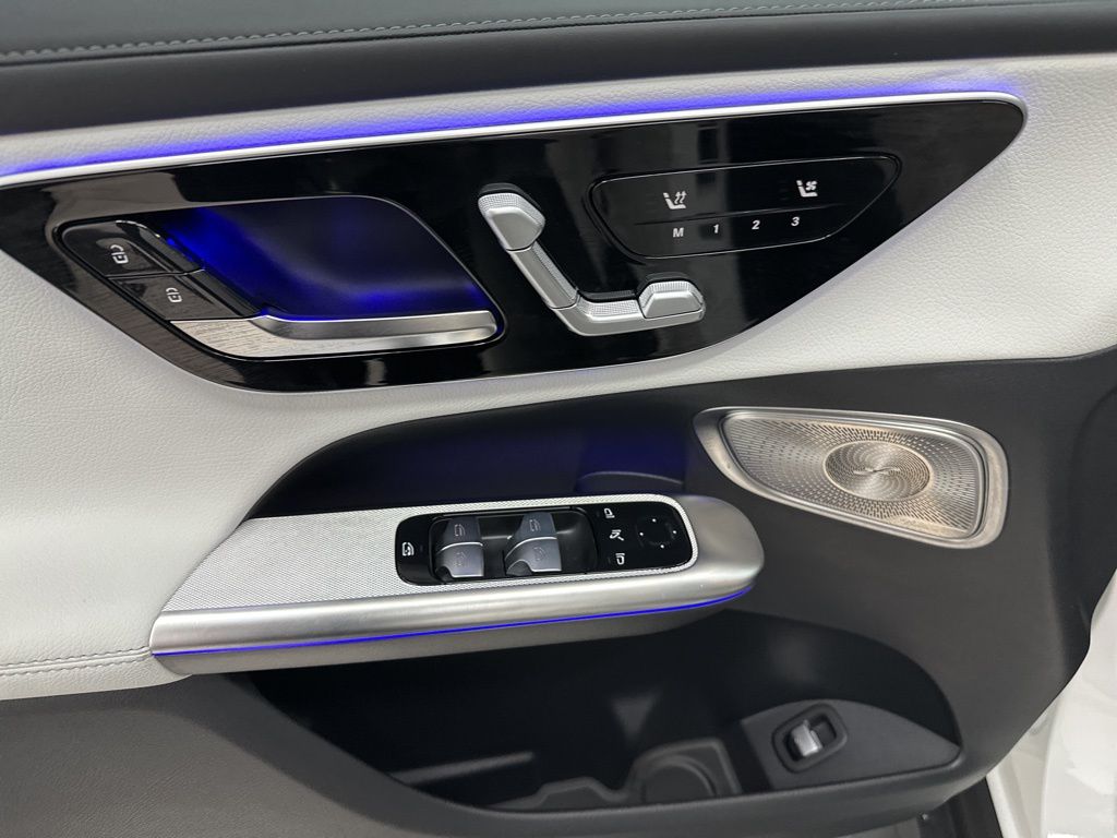2026 Mercedes Benz GLC 300 photo 8