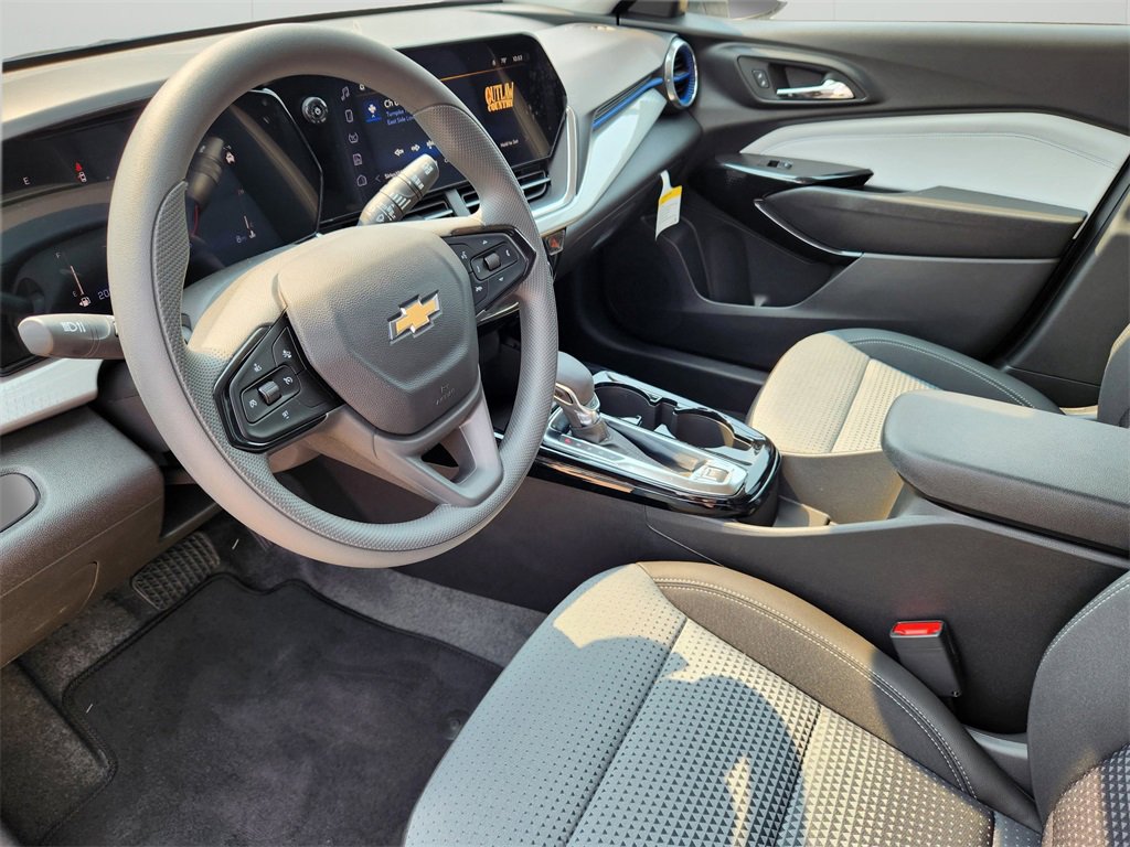2025 Chevrolet Trax LT photo 5