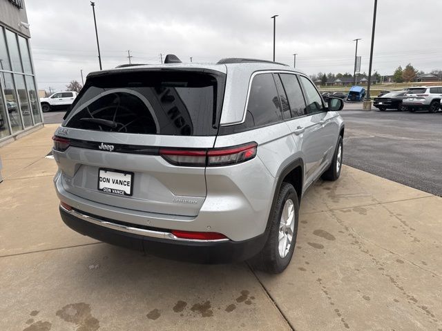 2025 Jeep Grand Cherokee Laredo X photo 3