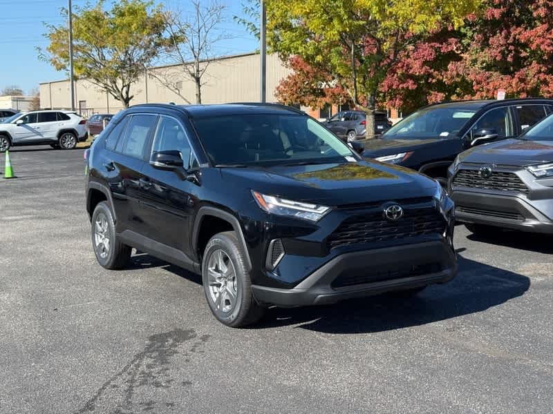 2025 Toyota RAV4 XLE's photo