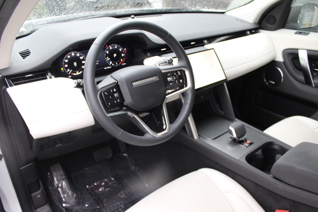 2025 Land Rover Discovery Sport S photo 4