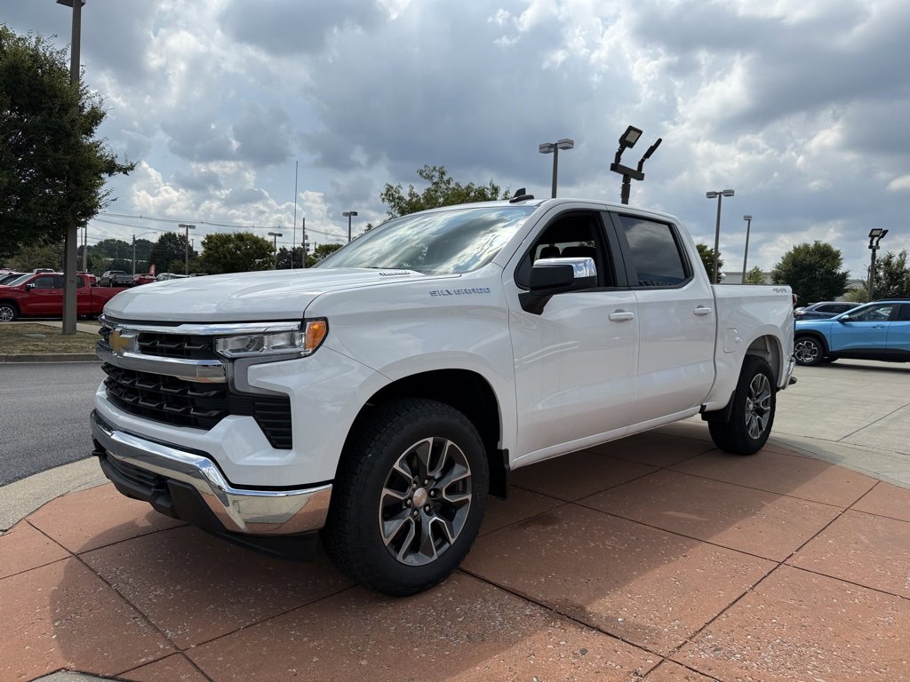 2025 Chevrolet Silverado 1500 LT photo 2