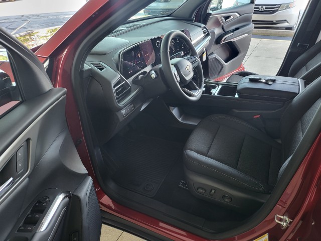 2025 Chevrolet Traverse photo 6
