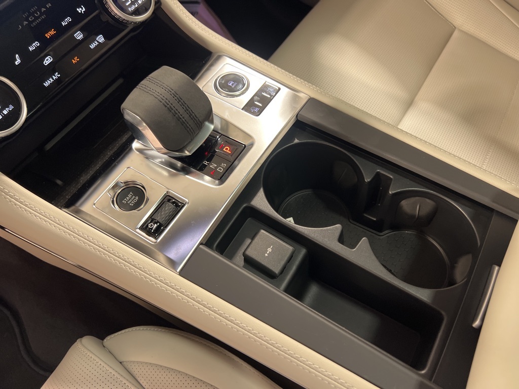 2025 Jaguar F-PACE P250 R-Dynamic S photo 15