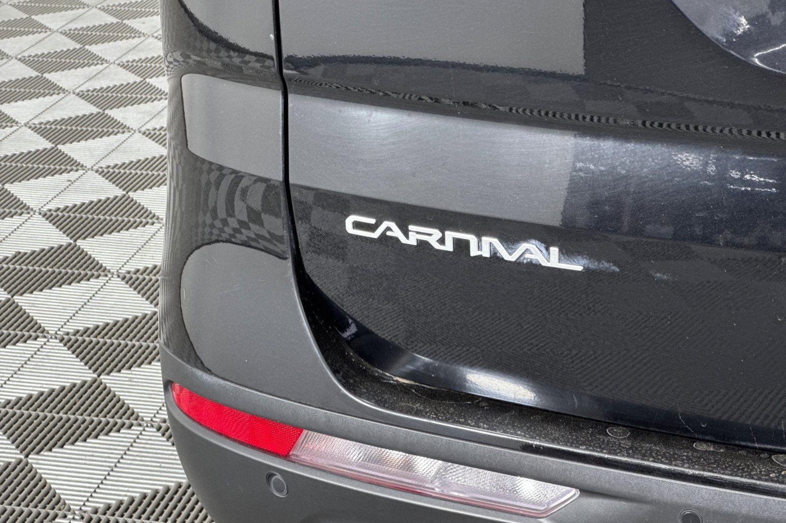 2024 Kia Carnival LX photo 24