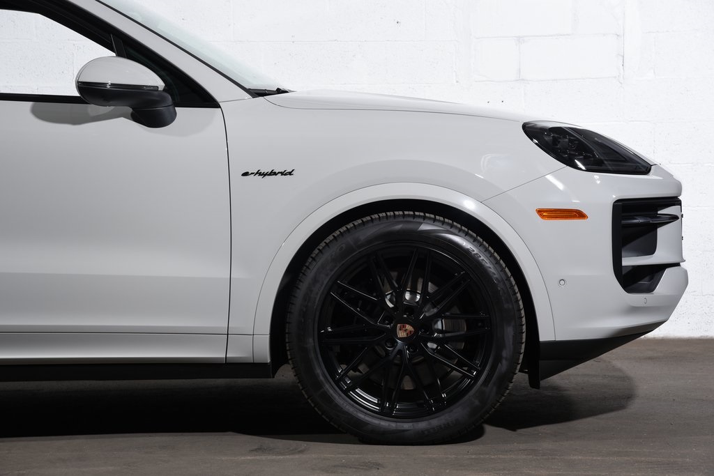 2025 Porsche Cayenne E-Hybrid photo 13