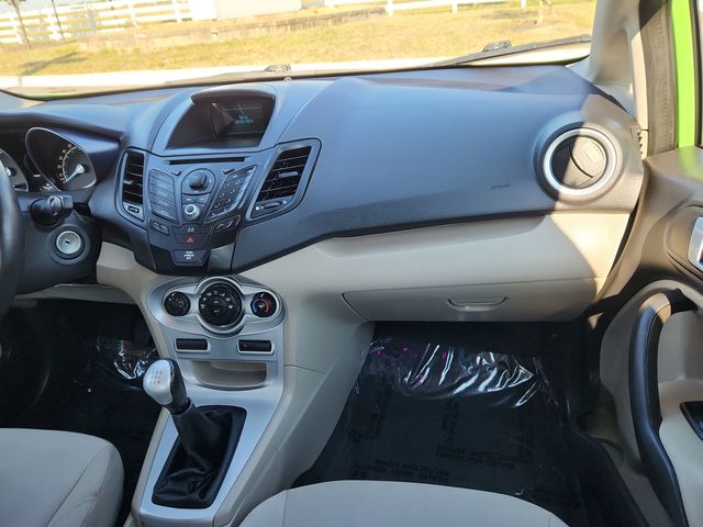2014 Ford Fiesta SE photo 13
