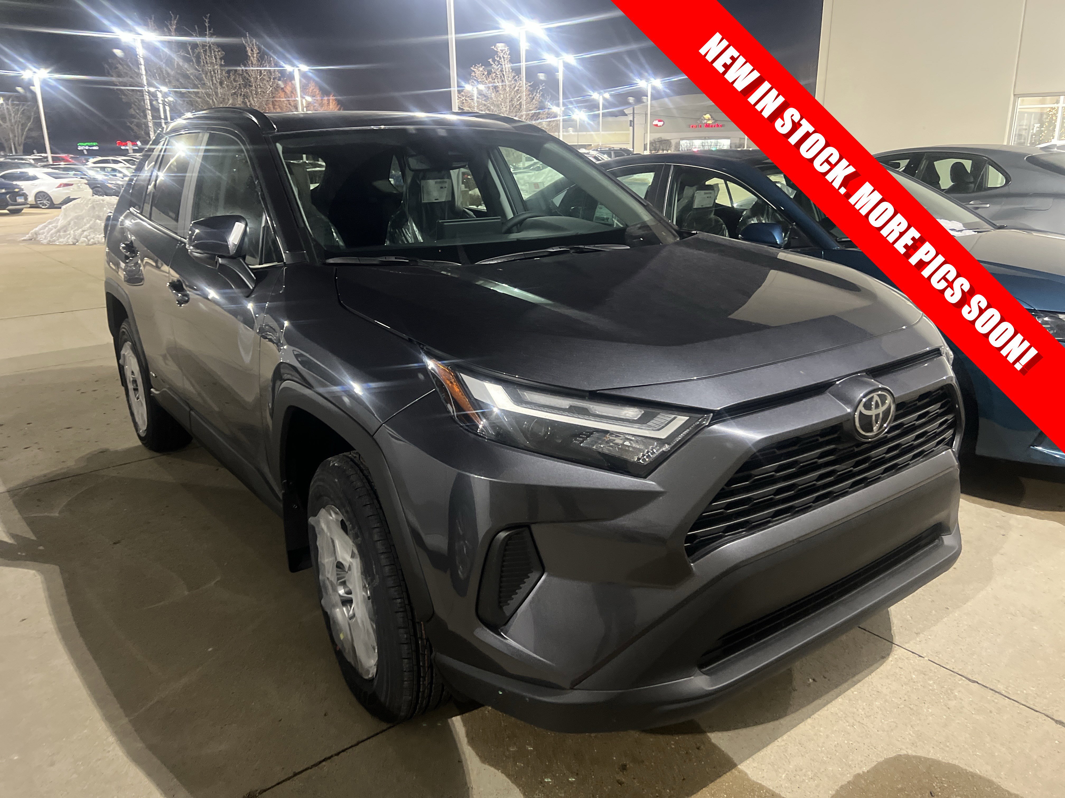 2025 Toyota RAV4 XLE's photo