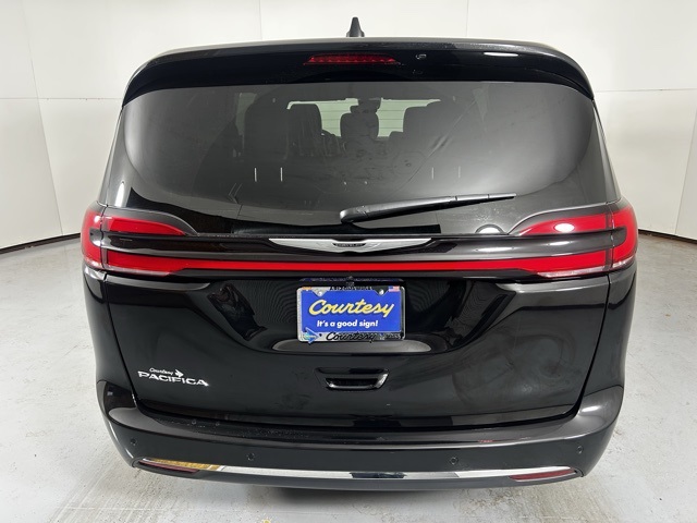 2026 Chrysler Pacifica photo 6