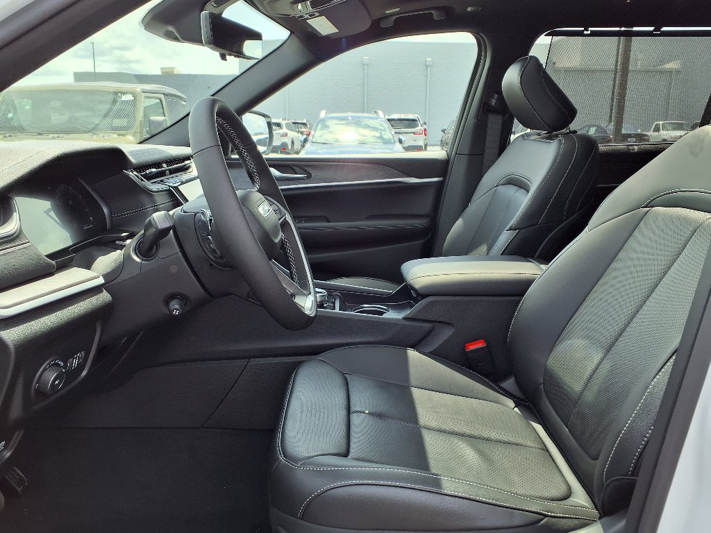 2025 Jeep Grand Cherokee Limited photo 14