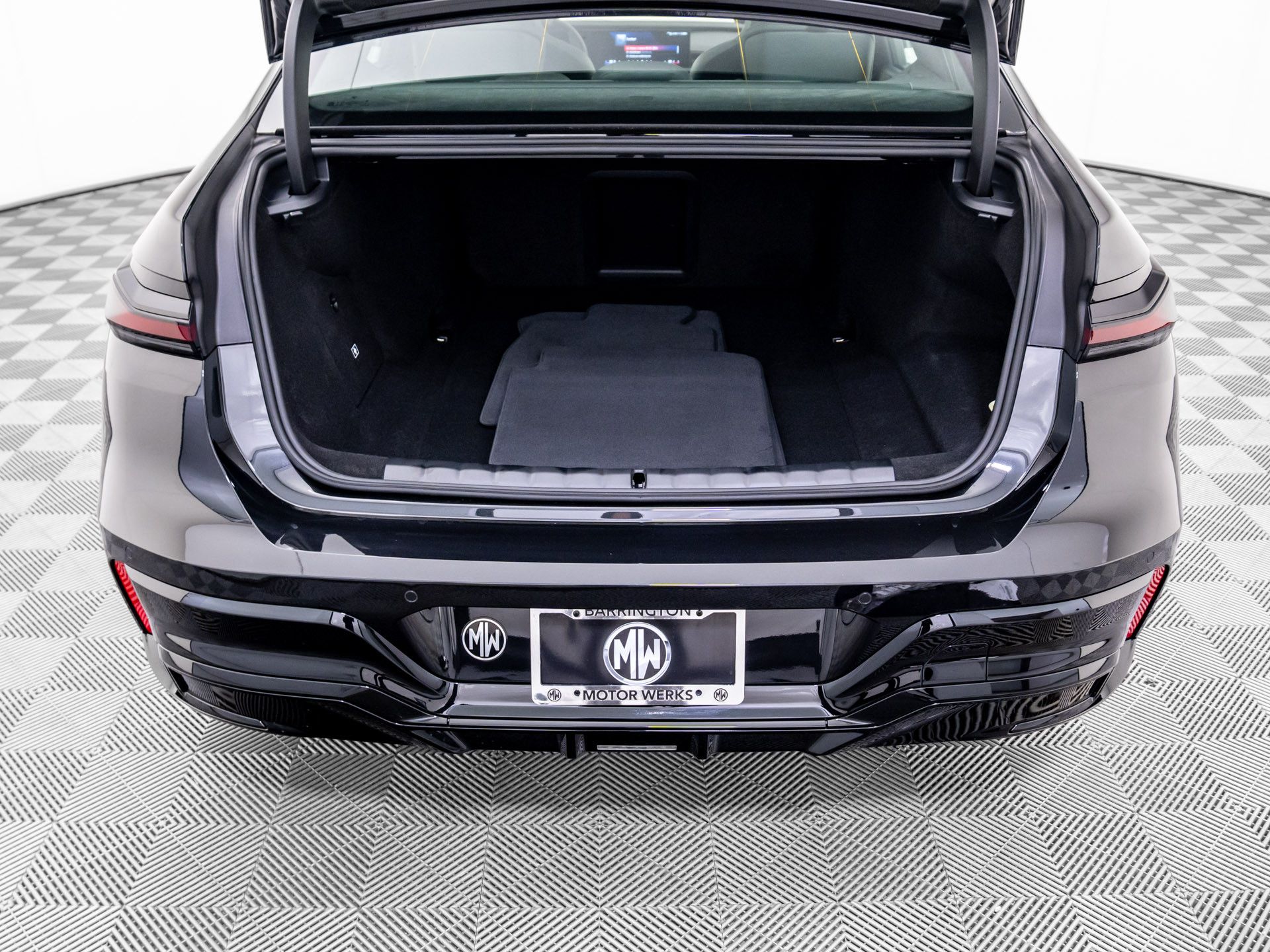 New 2025 Black Sapphire Metallic BMW M70 image 30
