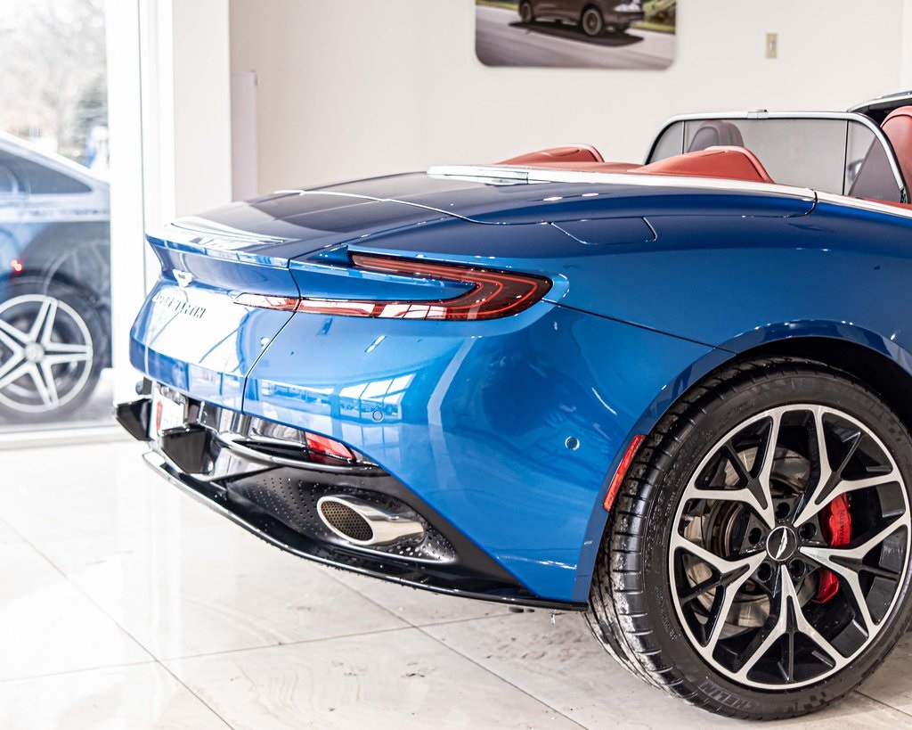 2022 ASTON MARTIN DB11 - Image 12