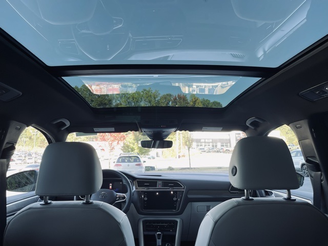 2024 Volkswagen Tiguan SE R-Line Black photo 2