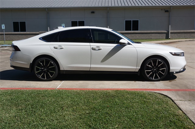 2025 Honda Accord Hybrid Touring photo 2