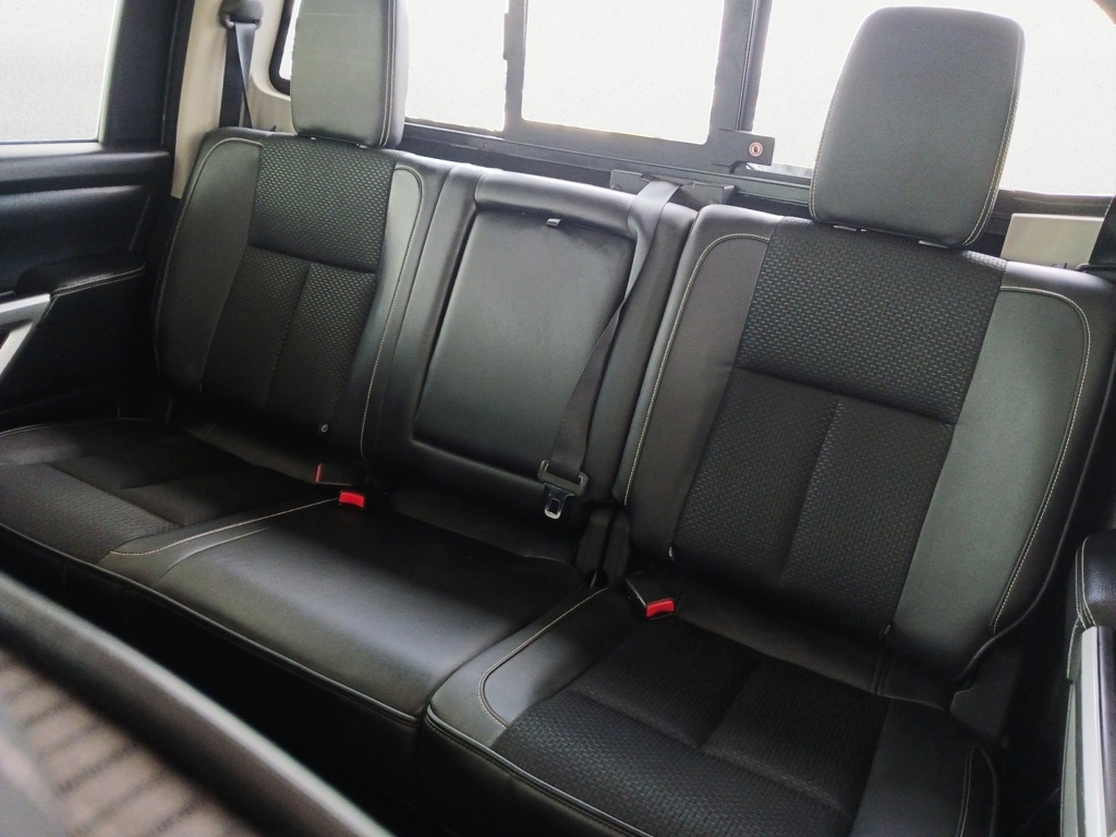 2018 Nissan Titan PRO-4X photo 17