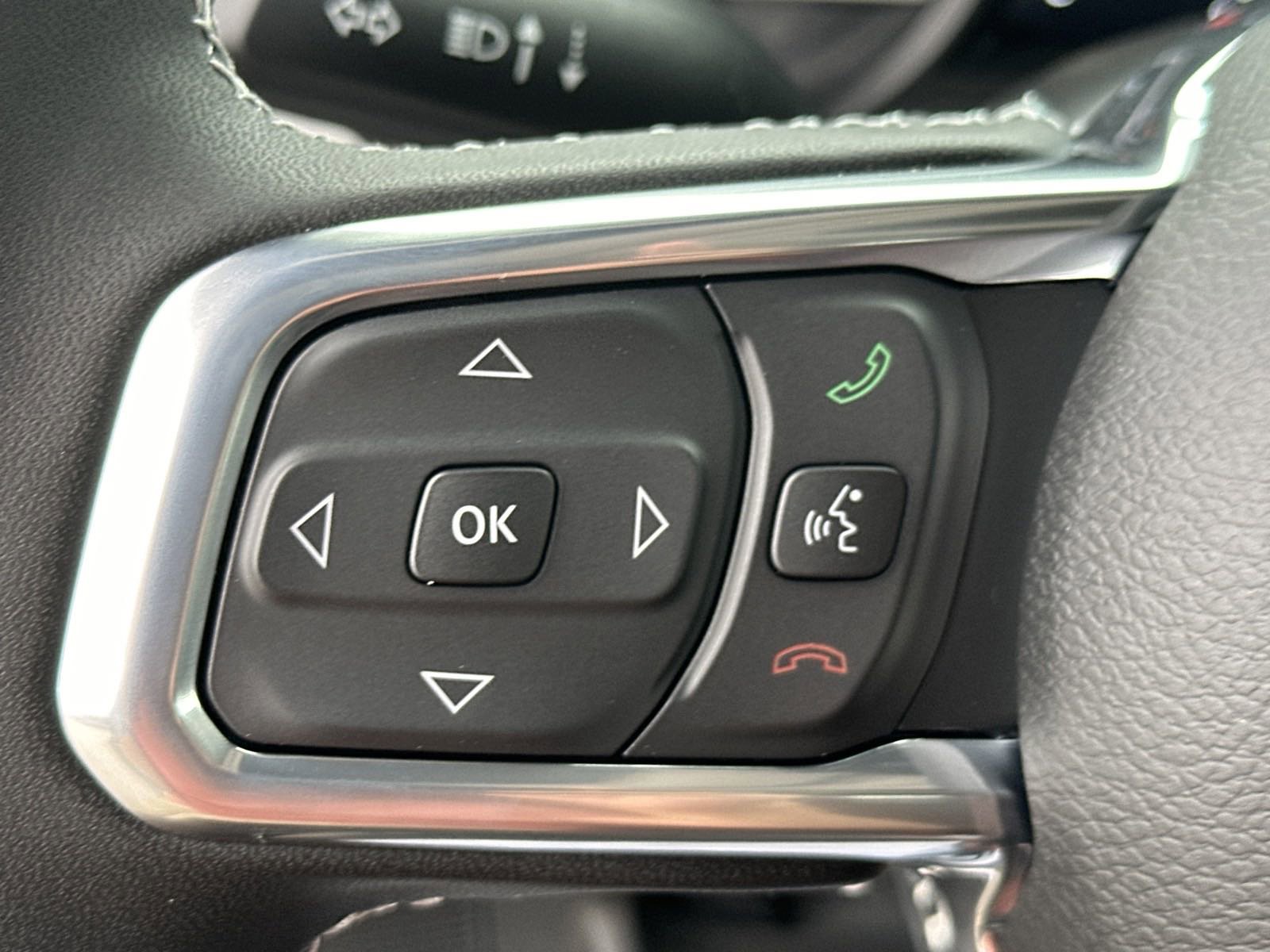 2025 Jeep Wrangler Sahara photo 24
