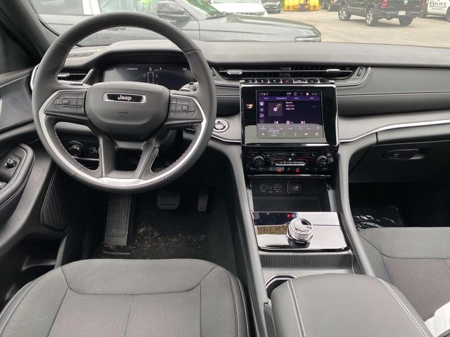 2025 Jeep Grand Cherokee Laredo X photo 8