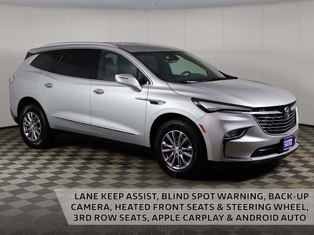 2022 Buick Enclave Essence's photo