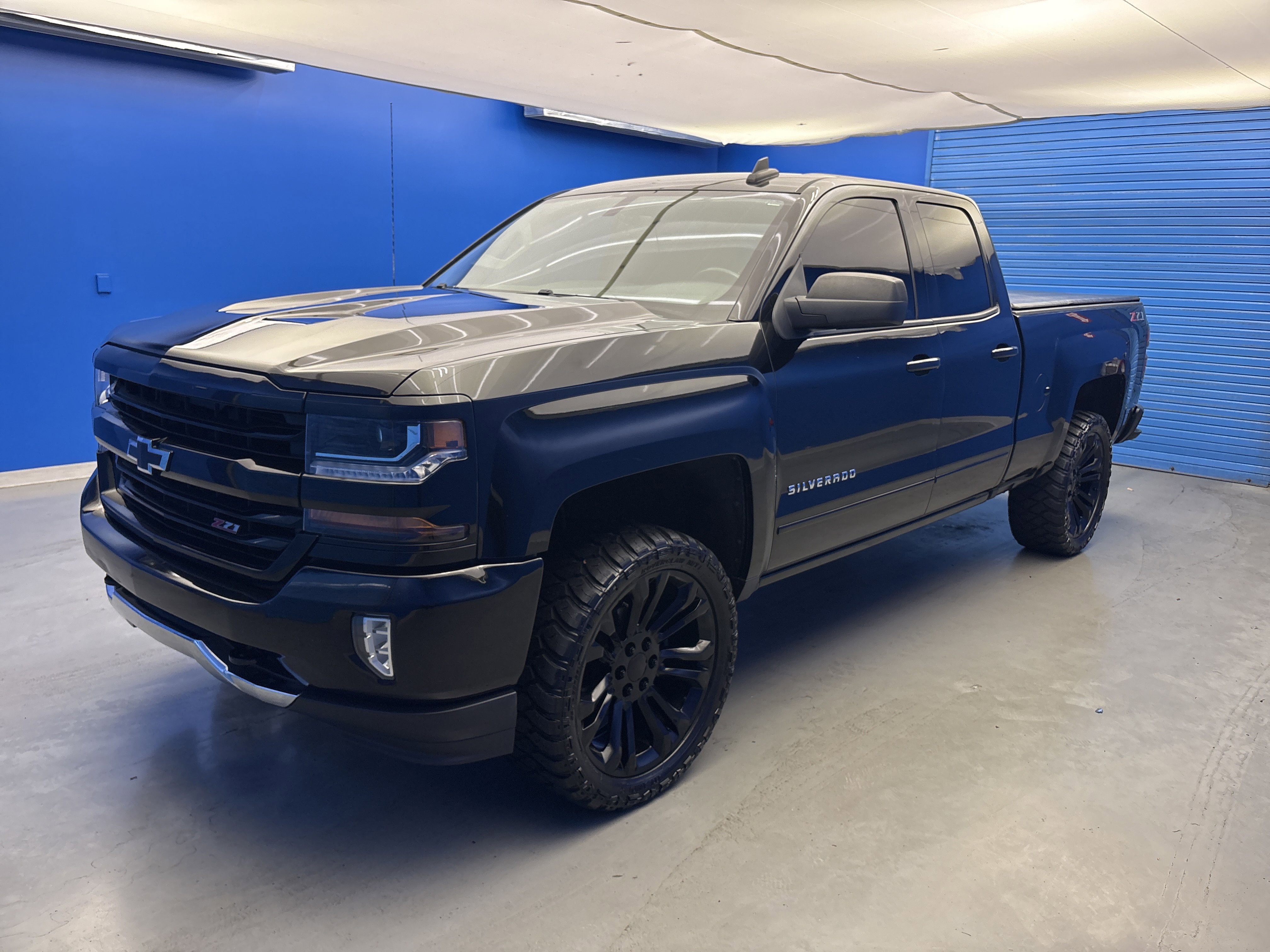 2018 Chevrolet Silverado LT photo 3