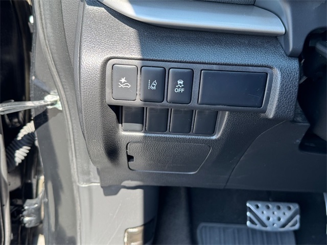 2022 Mitsubishi Eclipse Cross LE photo 17