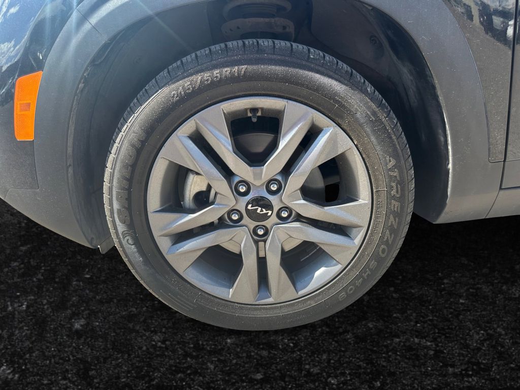 2023 Kia Seltos LX photo 18