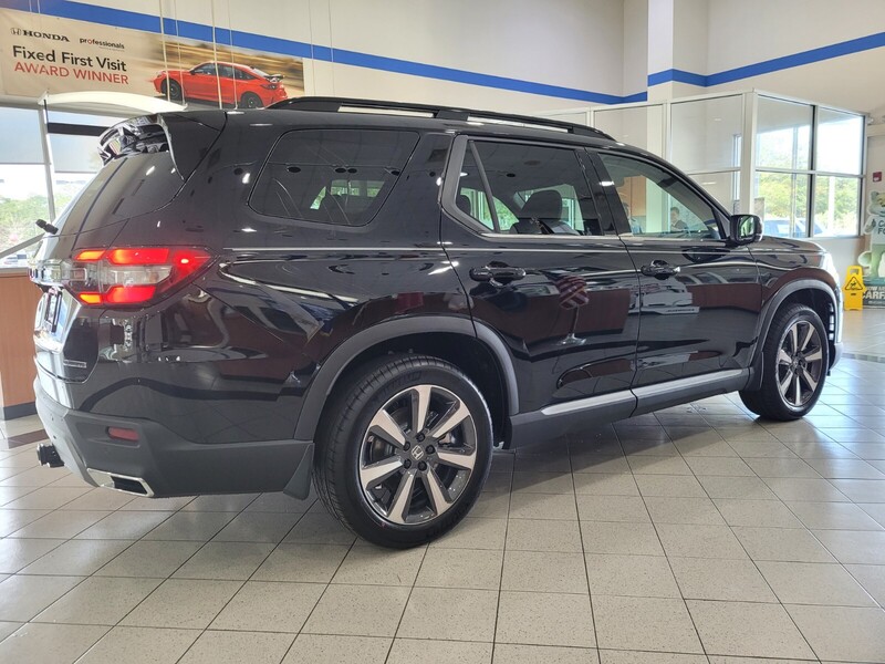 2025 Honda Pilot Touring photo 4