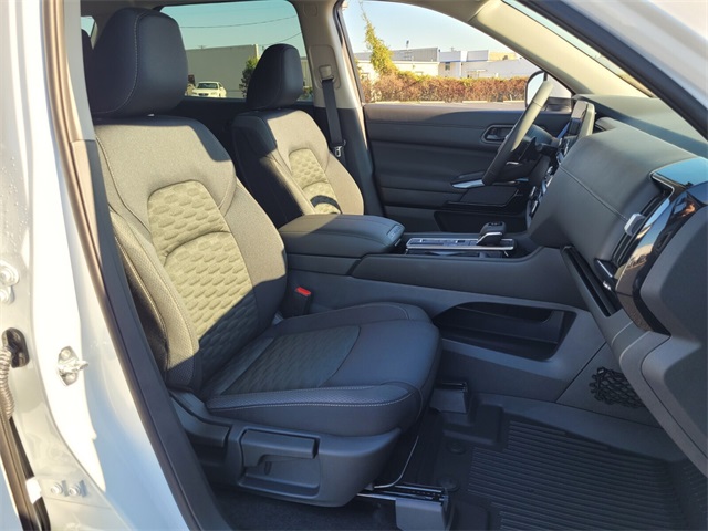 2025 Nissan Pathfinder SV photo 10