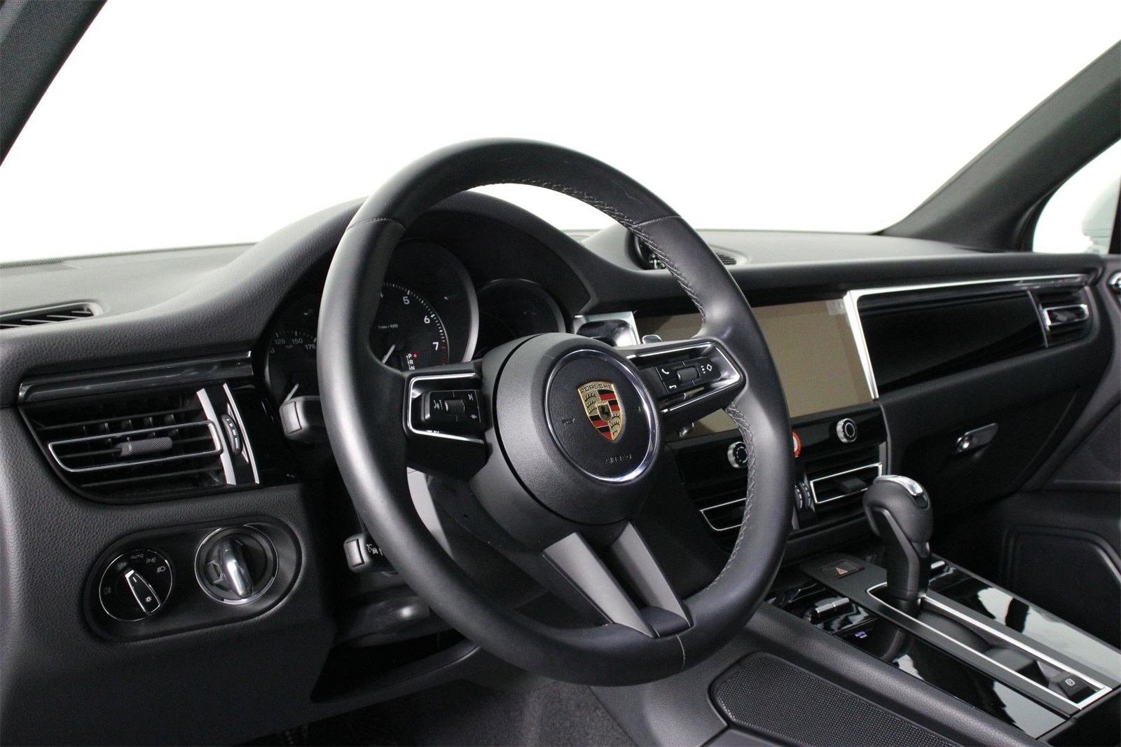 2025 Porsche Macan photo 4