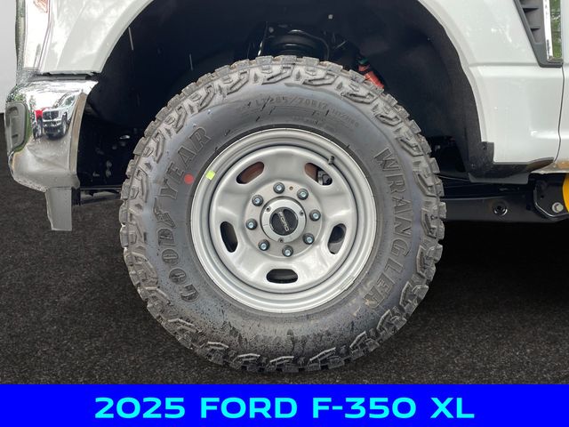 2025 Ford F-350 photo 13