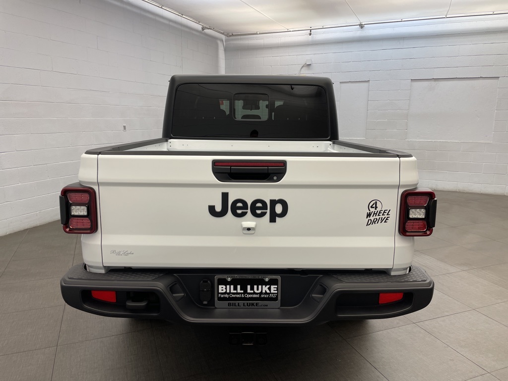2025 Jeep Gladiator Willys photo 3
