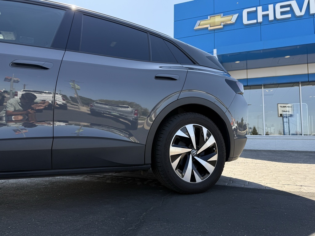 2023 Volkswagen ID.4 Pro photo 4